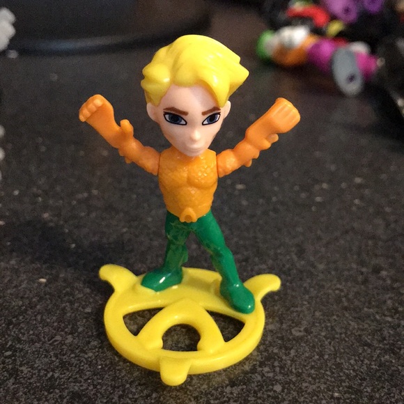 Kinder Joy Dc Comics Figurines—(3) Batmans, 2 Aqua-mans, Superman, Wonder Woman - Picture 6 of 13